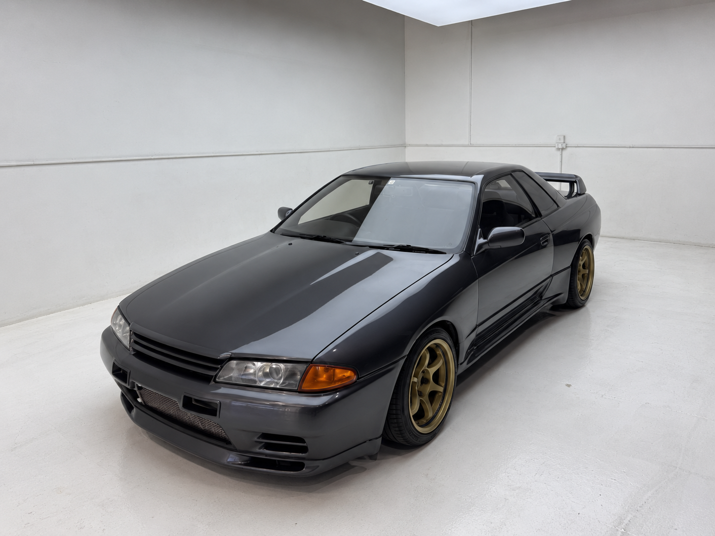 Grey Nissan Skyline R32 GT-R